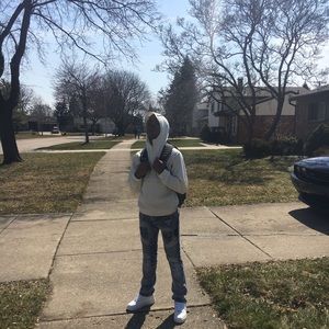 Meet your Posher, Dlow